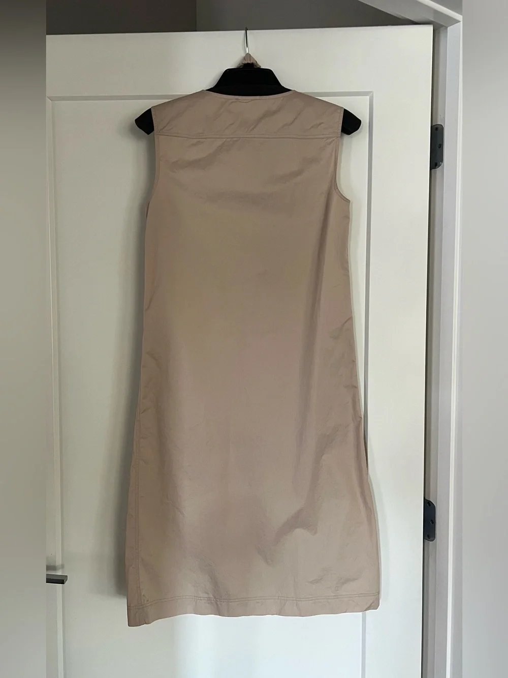 Tory Burch Sleeveless Button-Front Midi Dress in Beige